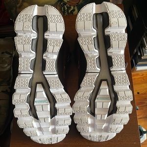 Red cloud rock waterproof boots